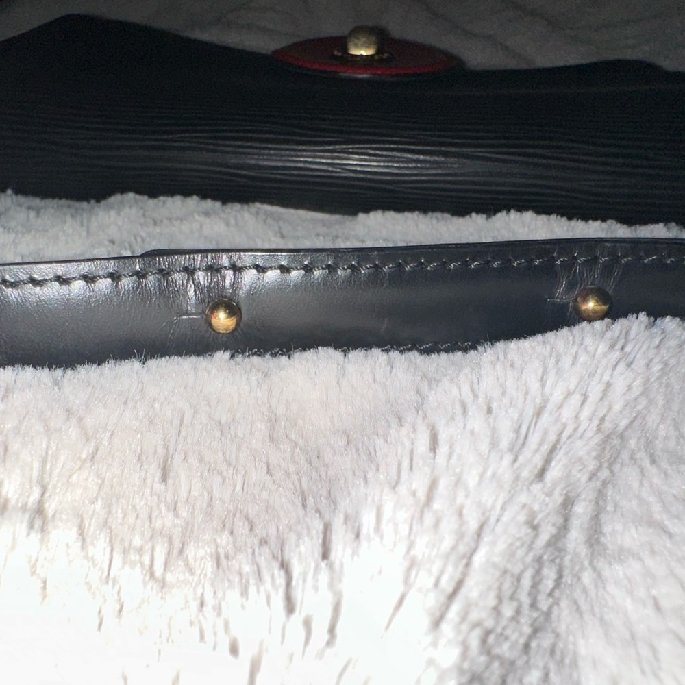Authentic Louis Vuitton Epi Friedland Shoulder bag - Picture 15 of 16